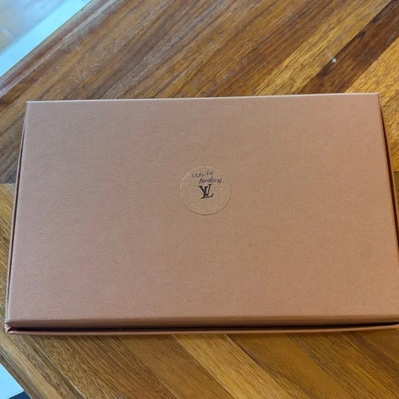 Louis Vuitton Beige Textured Box - Picture 3 of 3